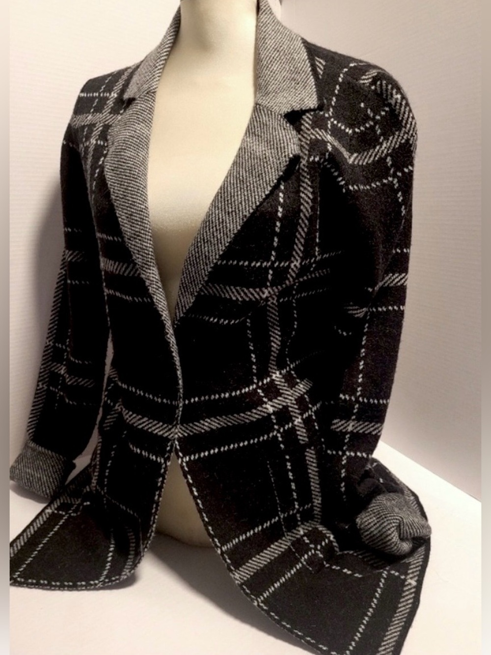Suzy Shier Plaid Knit Cardigan Blazer Coatigan Black White Plaid Size Medium